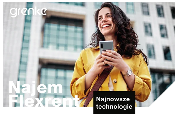 Kobieta w żółtym płaszczu uśmiecha się, trzymając smartfon na tle nowoczesnego biurowca; na grafice widoczne są napisy „Najem Flexrent” oraz „Najnowsze technologie”.