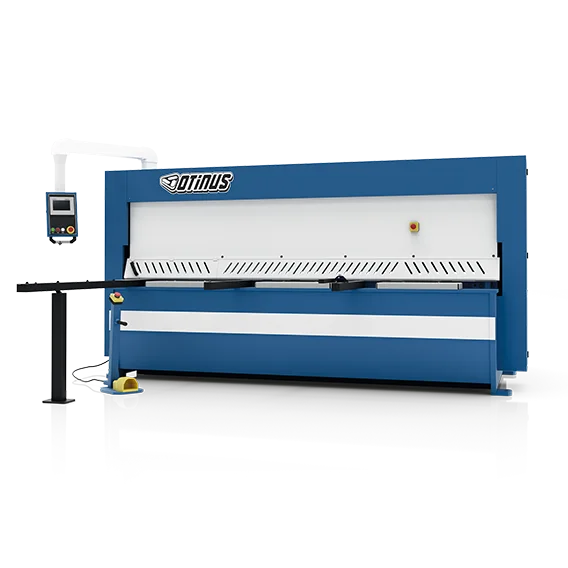 Nożyce gilotynowe serii PRO marki Otinus – solidna, niebiesko-biała maszyna do cięcia blach, wyposażona w przedni stół roboczy, osłony bezpieczeństwa oraz panel sterowania umieszczony po lewej stronie.